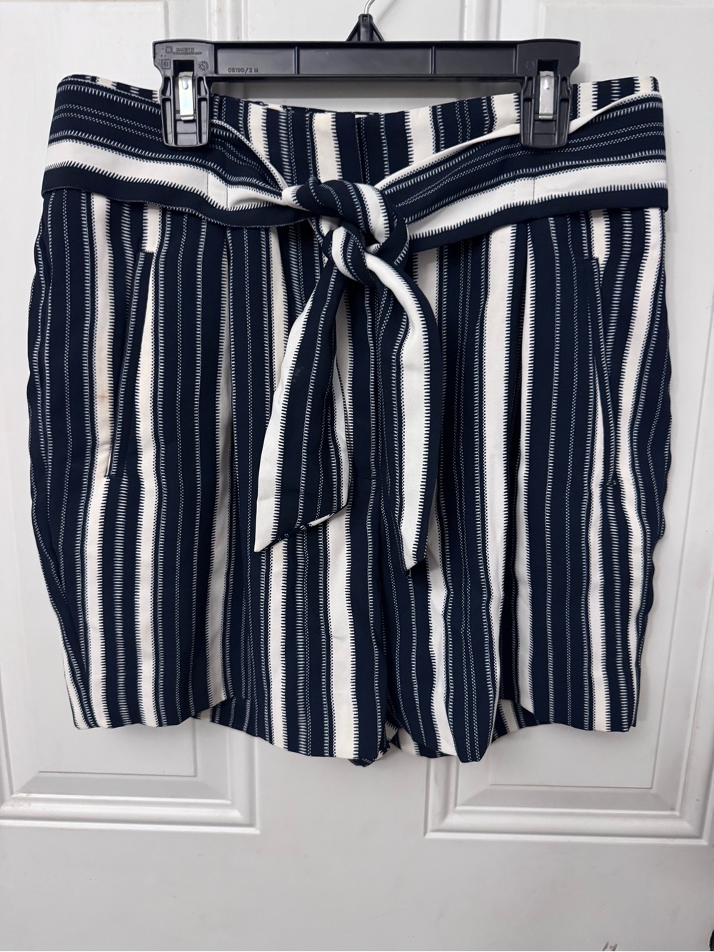 Women’s H&M Striped High-Waisted Tie-Waist Shorts size 6